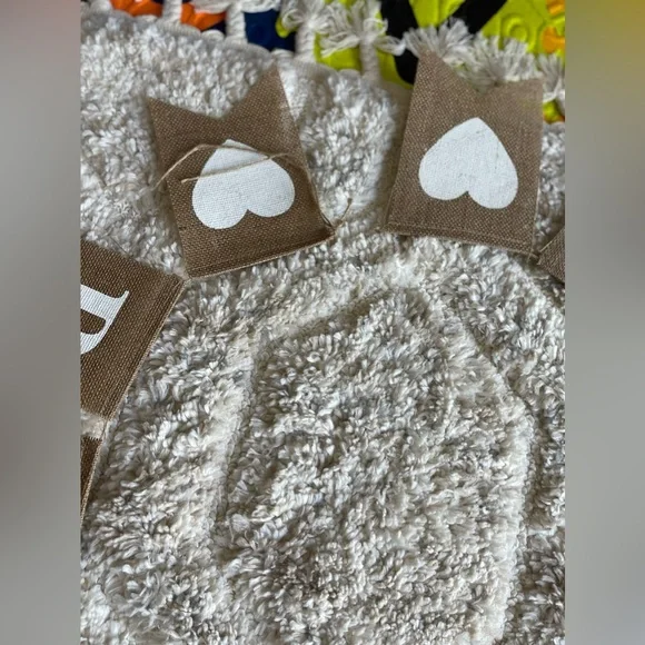 ⭐️Burlap Bride To Be Banner. Great condition Some string cut off on one side. - Picture 5 of 5